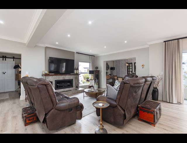 3 BEDROOM FREESTANDING FOR SALE IN BIG BAY